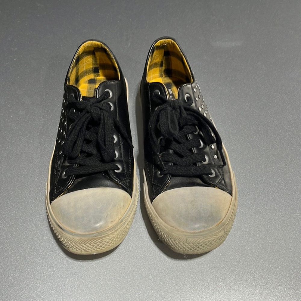 SUPER CUTE Distress Zara boys sneaker!